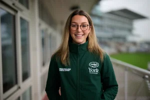 Alex Duckitt will take to York Racecourse’s world-famous Knavesmire track on June 14 where her and 11 other amateur riders will participate in Macmillan’s annual Ride of their Lives fundraising event.